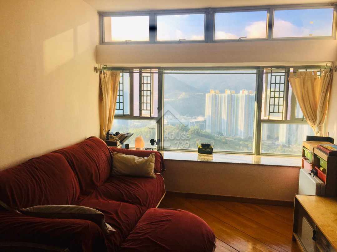 东涌市中心东堤湾畔放售- 罕有极高层大两房放卖