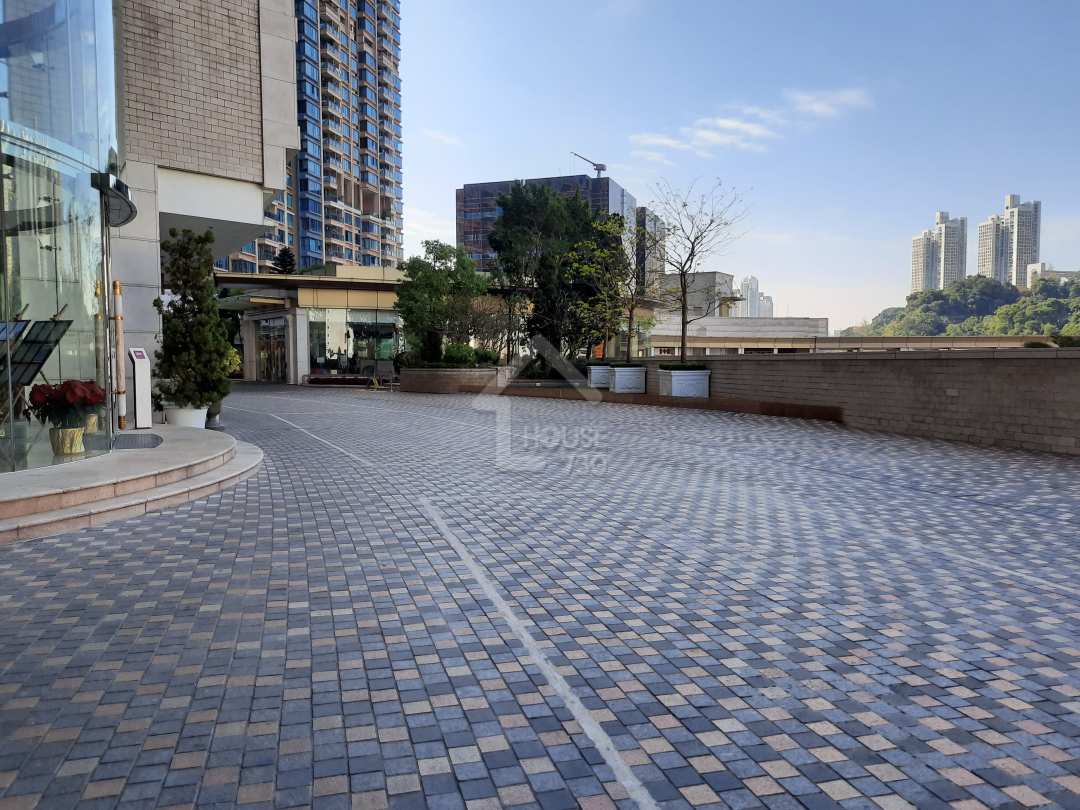 火炭御龙山租盘- 房间匀称,宽敞,核心位置,地铁顶部,购物方便.