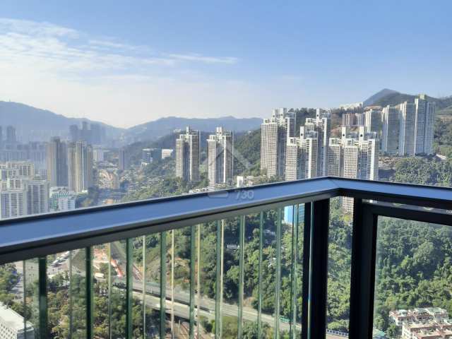 火炭御龙山租盘- 房间匀称,宽敞,核心位置,地铁顶部,购物方便.