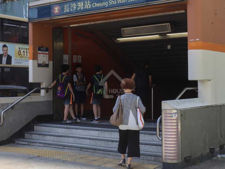 睿峰 公共交通 只需步行數分鐘便到長沙灣港鐵站。 - House730