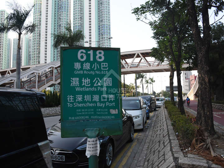 Wetland Seasons Park 公共交通 交通配套尚算完善,鄰近兩個輕鐵站,並有巴士出港島市區,及專線小巴到深圳灣。 - House730