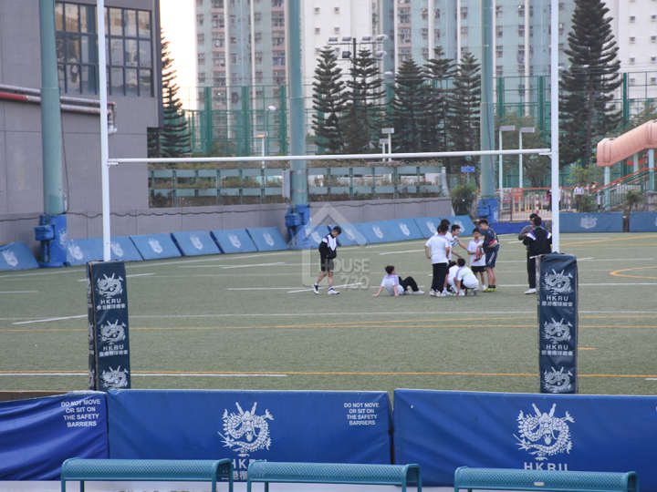 Wetland Seasons Park 附近環境 附近有多個康體設施,步行約25-30分鐘範圍內亦設有區內的公共圖書館及戲院等設施 - House730