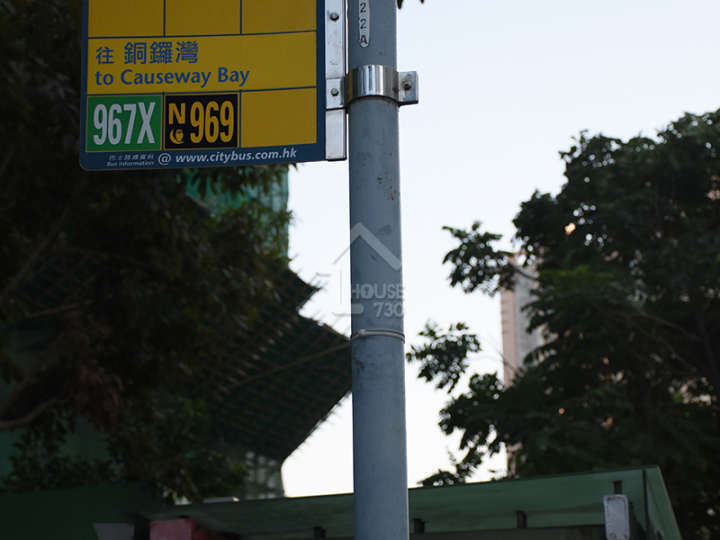 Wetland Seasons Park 公共交通 交通配套尚算完善,鄰近兩個輕鐵站,並有巴士出港島市區,及專線小巴到深圳灣。 - House730