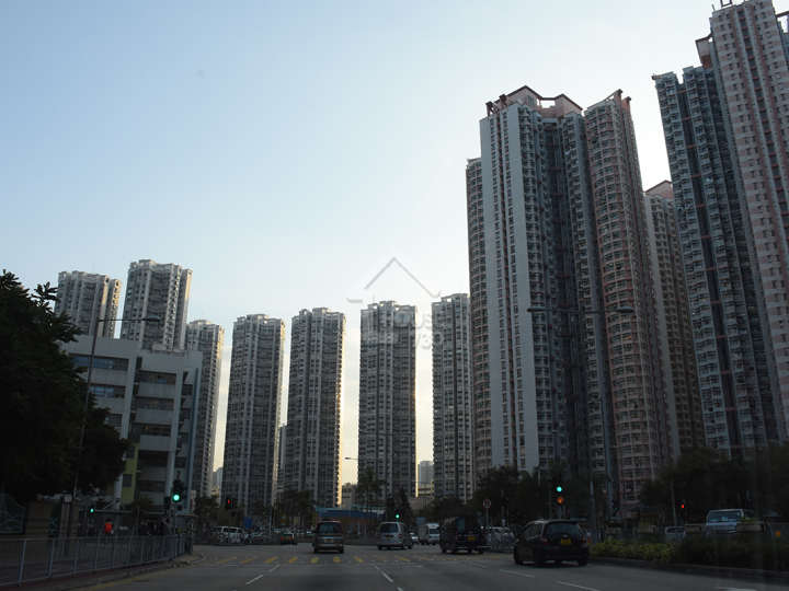 Wetland Seasons Park 附近環境 其餘樓群以公營屋邨為主,區內居屋入場價約470萬元,故新項目或能吸引一批居屋客。 - House730