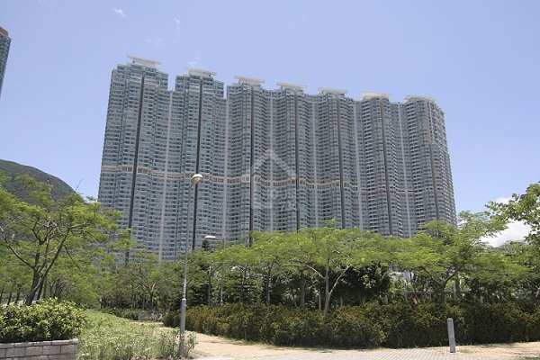 買賣租務-東涌藍天海岸極高層全海景3房 用家斥970萬承接-House730