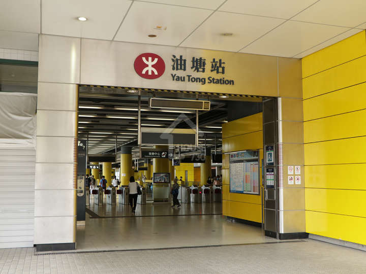 蔚藍東岸 公共交通 項目距港鐵油塘站約十多分鐘步程,出入交通頗方便。 - House730