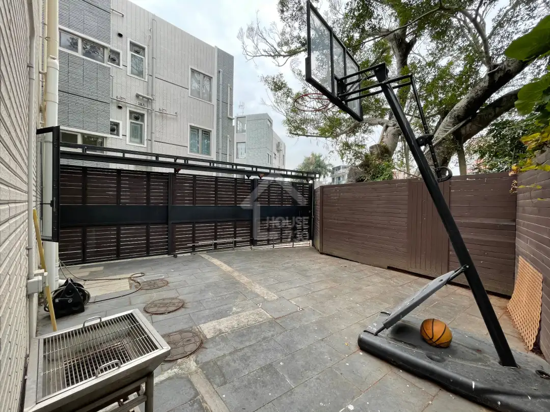 元朗区村屋横洲住宅出售 近朗屏雅装泊两车花园 极新楼龄 邻近西铁 House730
