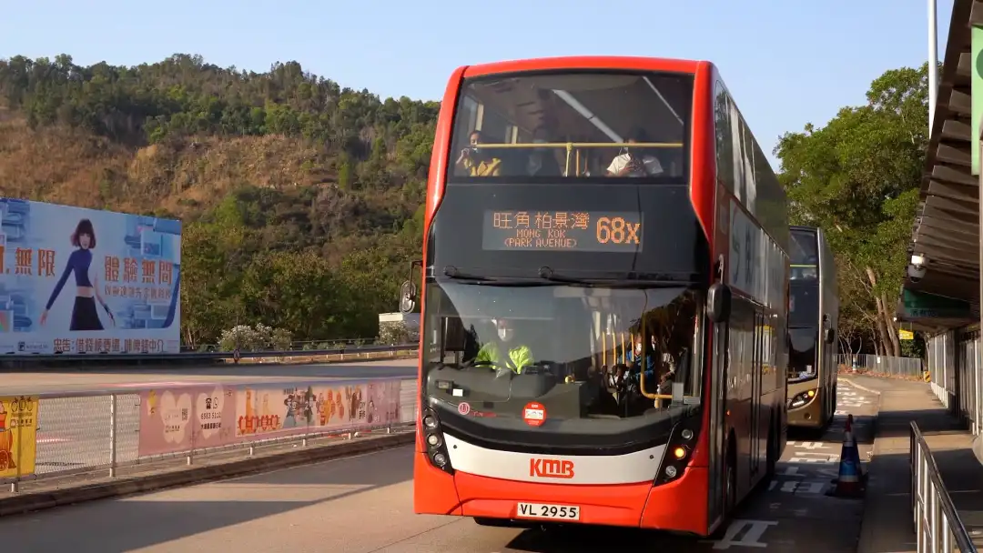 大欖隧道轉車站，有多條巴士線前往港九各地，方便快捷