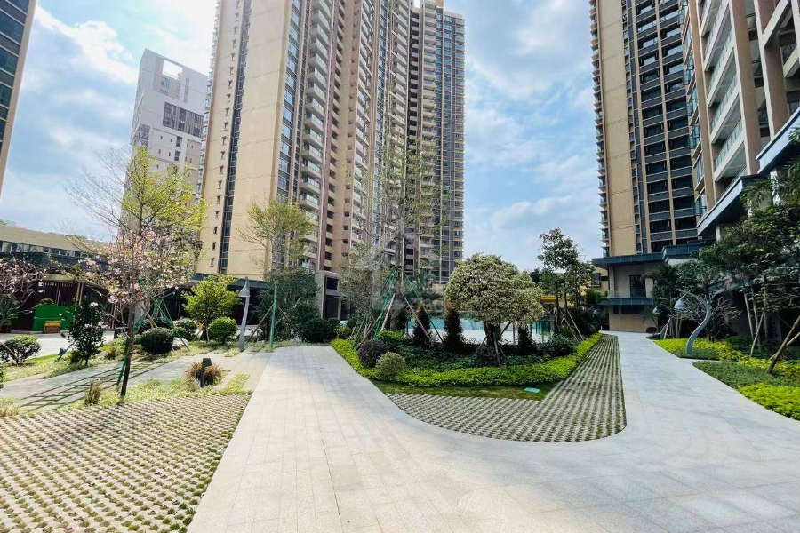 完美金鷹廣場 - House730