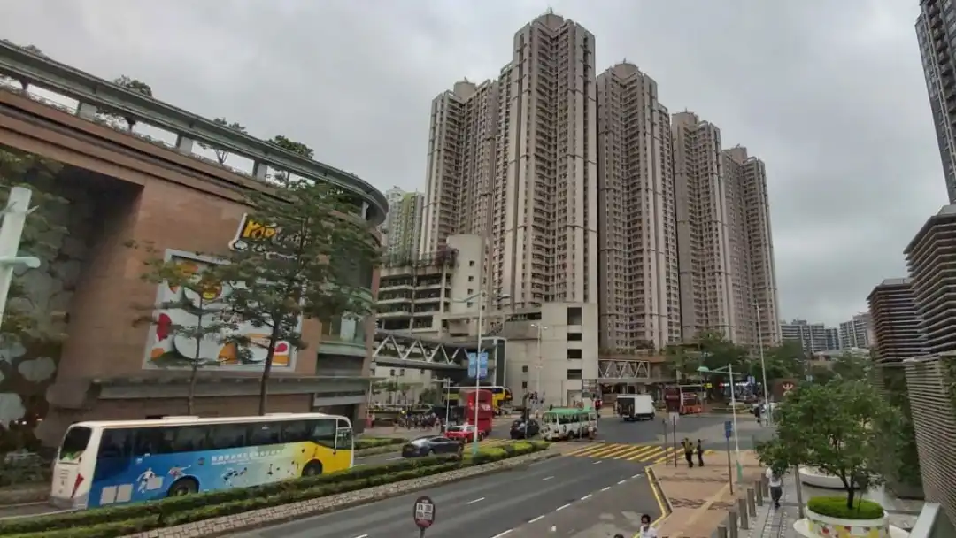 买卖租务-【白居二成交】宝盈减23万 业主大赚445万-House730