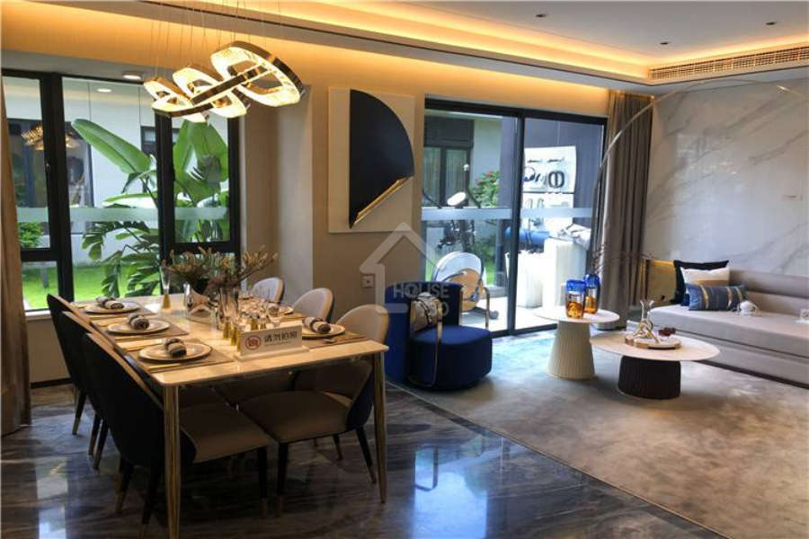 金輝輝逸雲庭 - House730