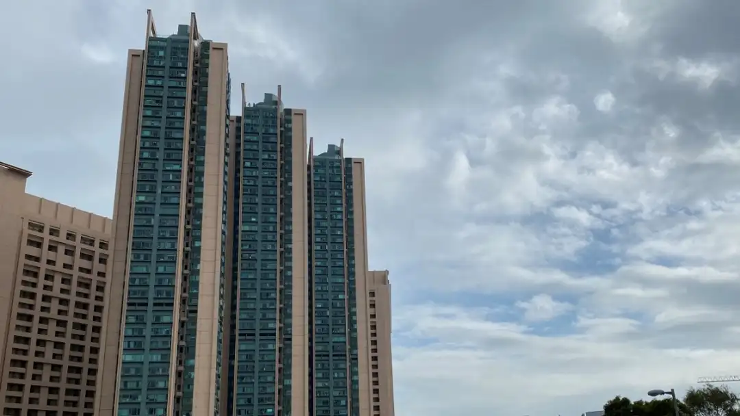買賣租務-一日走兩單!藍澄灣海景兩房698萬沽-House730