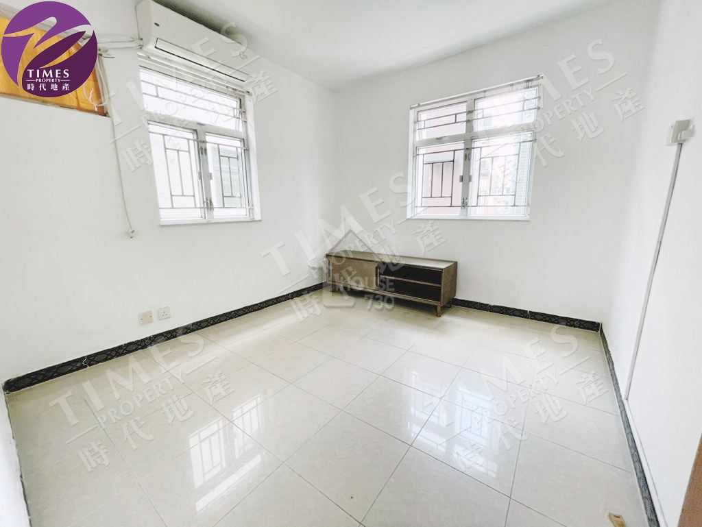 Yuen Long Village House (Yuen Long) Sale House730