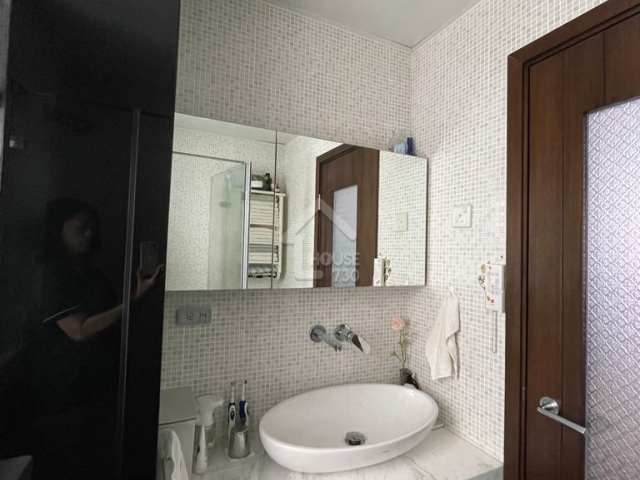 Lai Wan LAICHIKOK BAY GARDEN Upper Floor Washroom House730-4941161