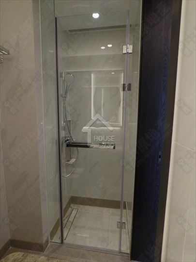 Shek Tong Tsui NOVUM WEST Middle Floor Master Room’s Washroom House730-5244287