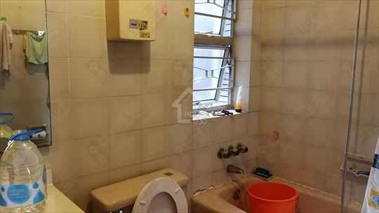 North Point PROVIDENT CENTRE Upper Floor Master Room’s Washroom House730-2875614