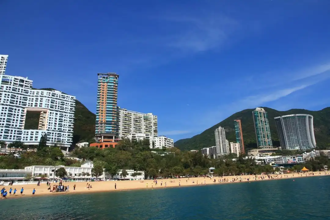 浅水湾部分豪宅尺价，仅及浅水湾南湾道地王尺价的五至七成水平。