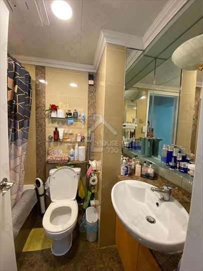 Olympic Station HAMPTON PLACE Lower Floor Master Room’s Washroom House730-2545102