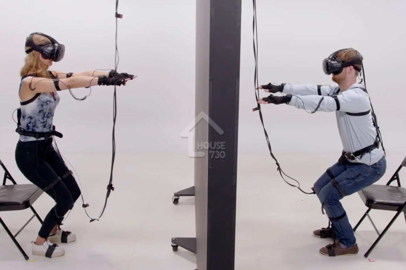 在VR的世界，我們可以像真實一樣表現親密動作。