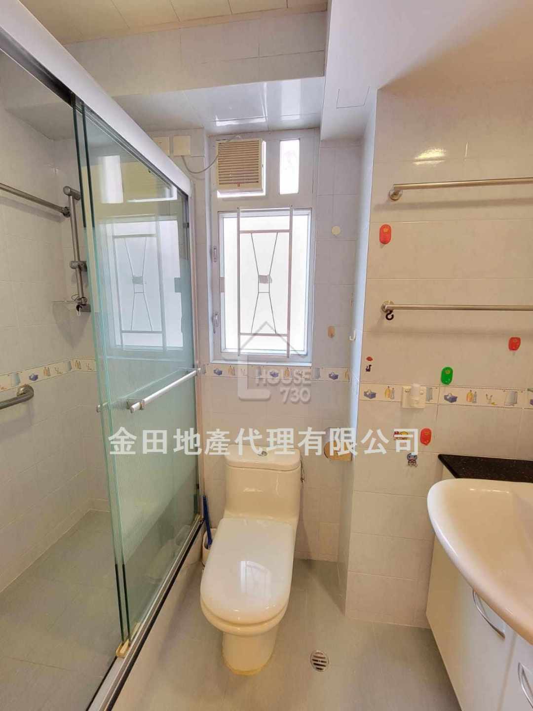 Wan Chai KWONG SANG HONG BUILDING Middle Floor Washroom House730-6282601