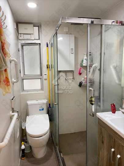 Tsuen Wan Town Centre SHEUNG CHUI COURT Lower Floor Master Room’s Washroom House730-6511425