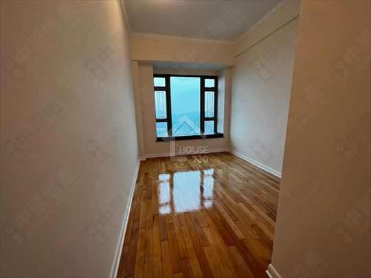 Tsuen Wan Mid-levels THE CAIRNHILL Middle Floor Master Room House730-6044018