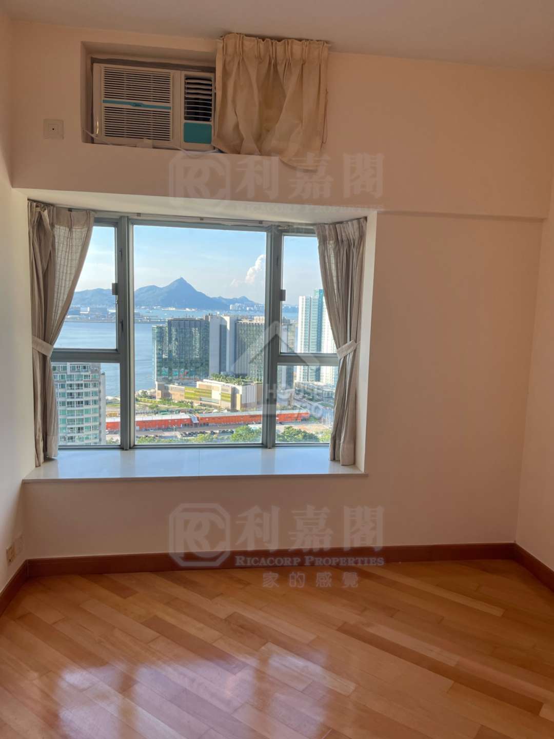 Tung Chung Town CentreCOASTAL SKYLINE Village apartment,village house ...