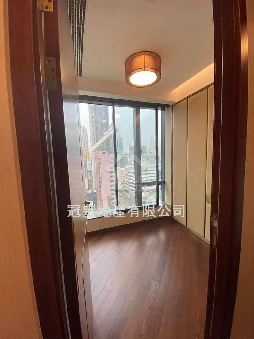 Cheung Sha Wan THE VERTEX Middle Floor House730-6580224