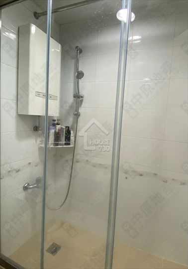 Pok Fu Lam CHI FU FA YUEN Lower Floor Master Room’s Washroom House730-6614885