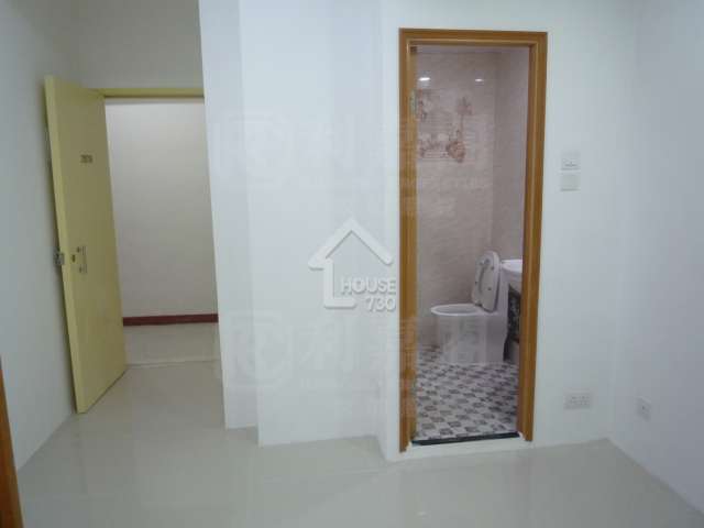 Shek Tong Tsui SIU YEE BUILDING Lower Floor House730-6864955