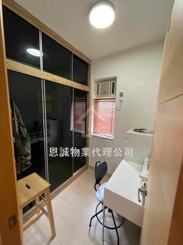 Single Building (Yuen Long District) 元朗 Middle Floor Study Room House730-6863957