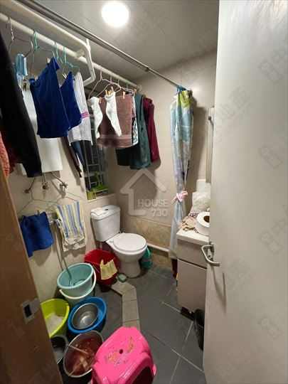 Tsuen Wan Town Centre SHEUNG CHUI COURT Middle Floor Master Room’s Washroom House730-6867496