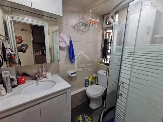 Tsuen Wan Town Centre SHEUNG CHUI COURT Lower Floor Master Room’s Washroom House730-6867497