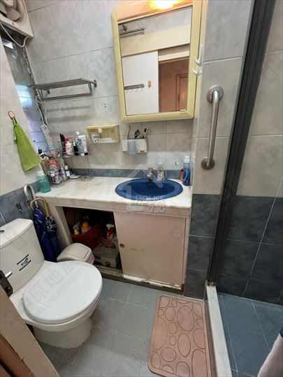 Tin Wan HUNG FUK COURT Middle Floor Master Room’s Washroom House730-6934037