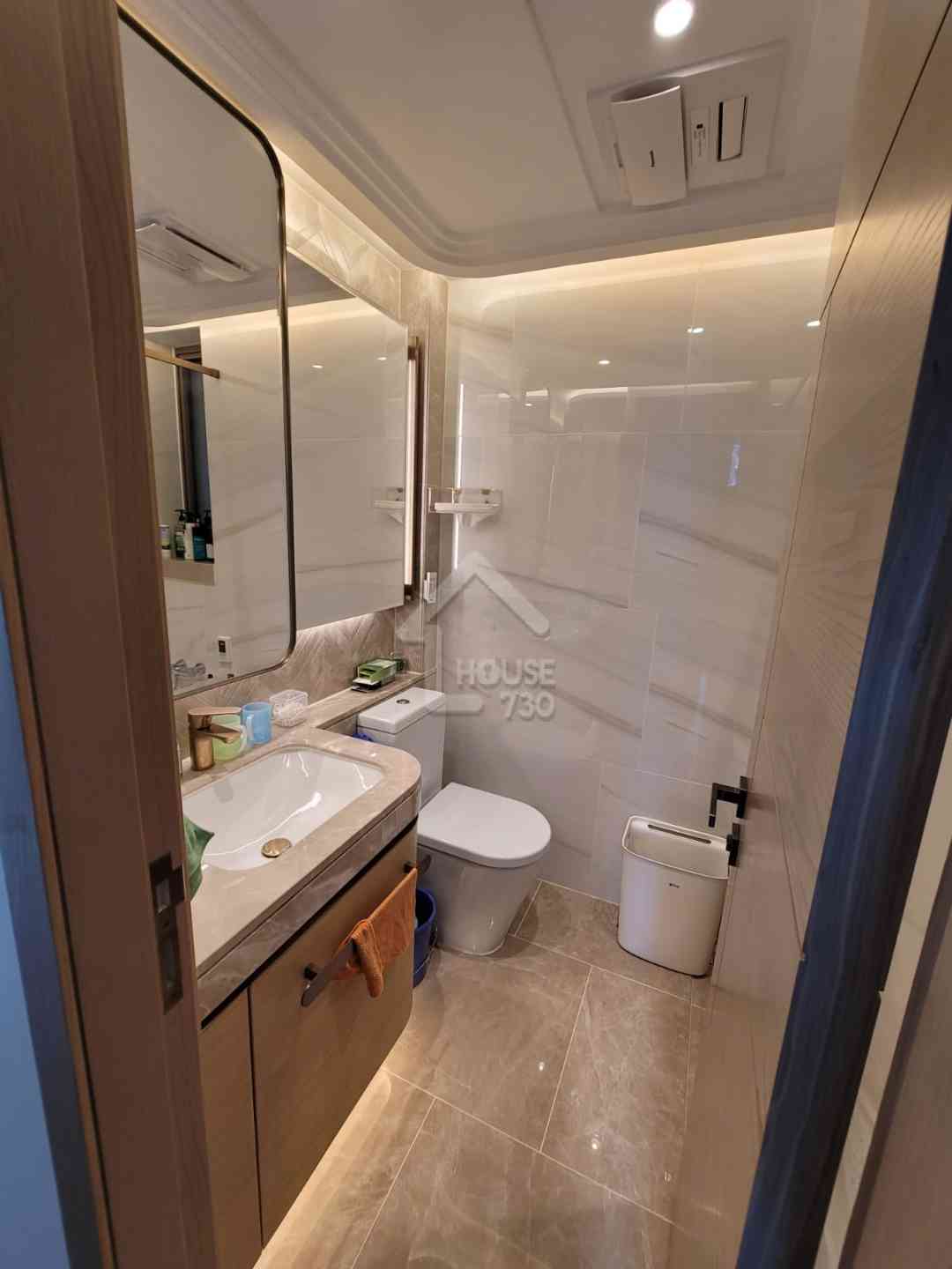 Kwun Tong GRAND CENTRAL Middle Floor Washroom House730-5218502