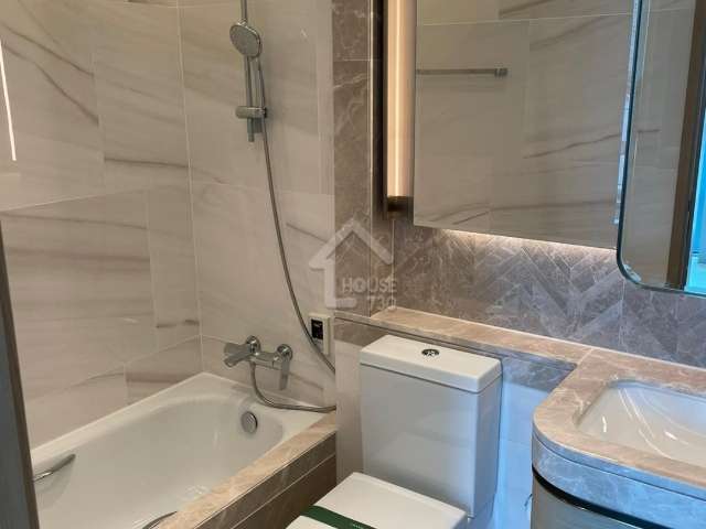 Kwun Tong GRAND CENTRAL Middle Floor Washroom House730-5223517