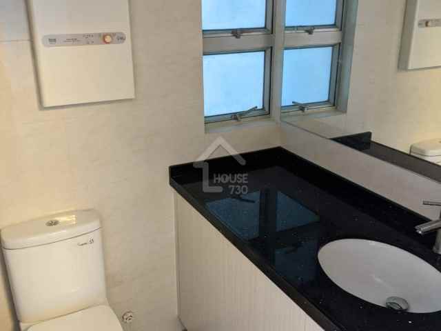 Ho Man Tin CASCADES Middle Floor Washroom House730-5176009