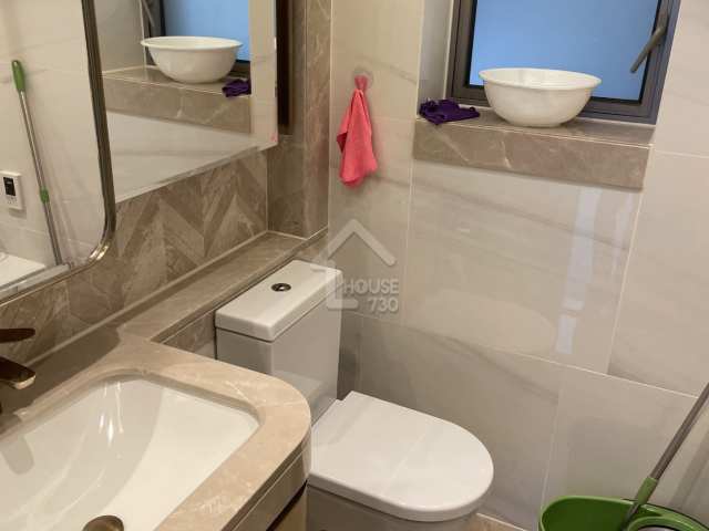 Kwun Tong GRAND CENTRAL Middle Floor Washroom House730-5138807