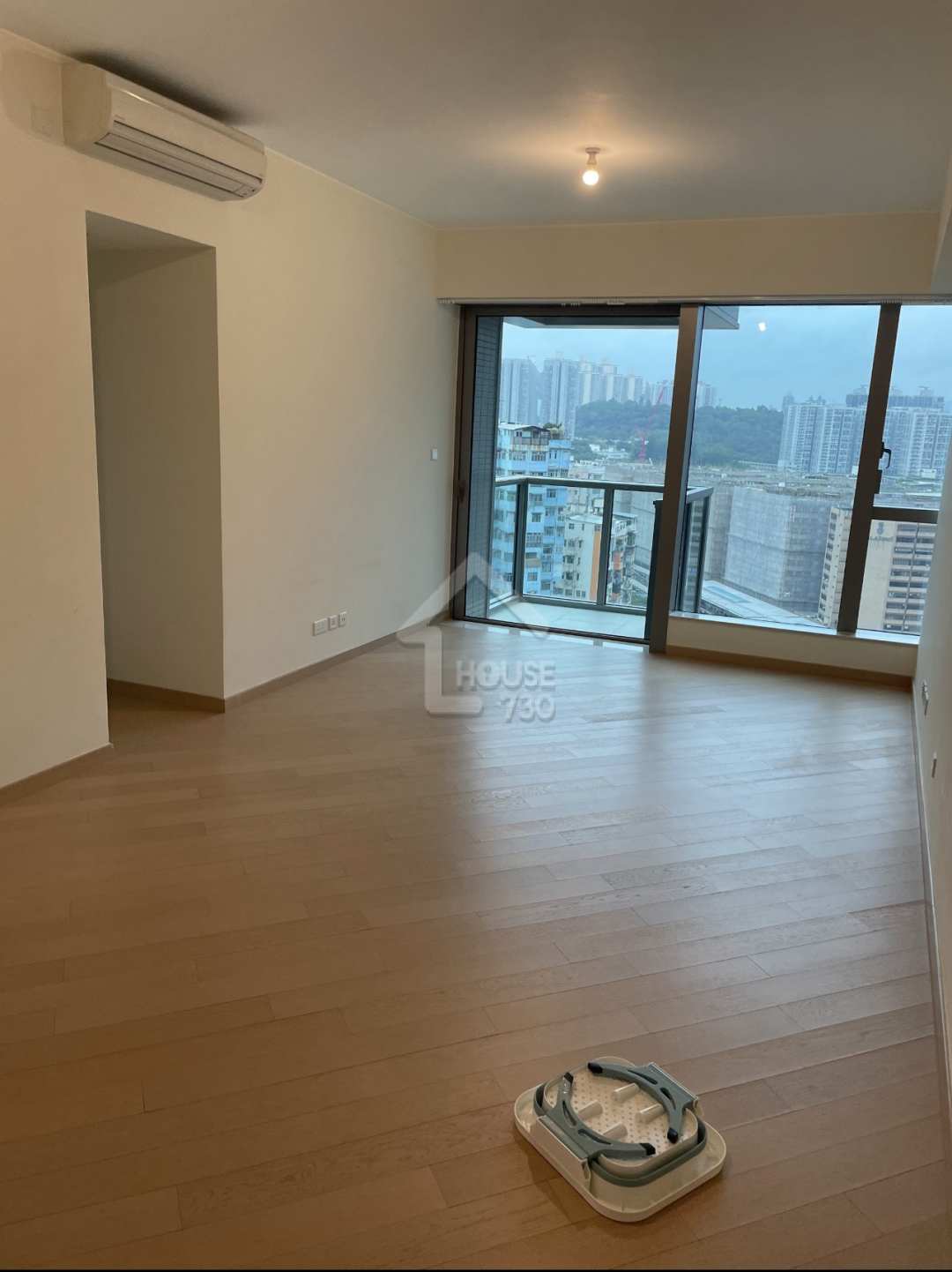 Kwun Tong GRAND CENTRAL Middle Floor Living Room House730-5138807