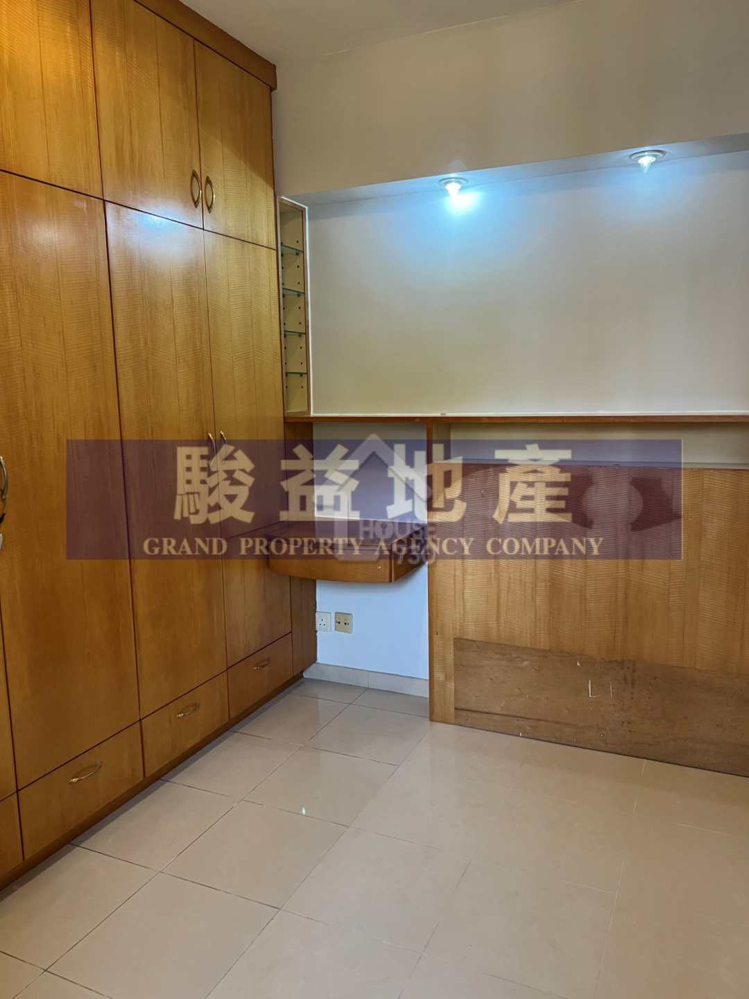 Cheung Sha Wan CRONIN GARDEN Middle Floor Master Room House730-6208670