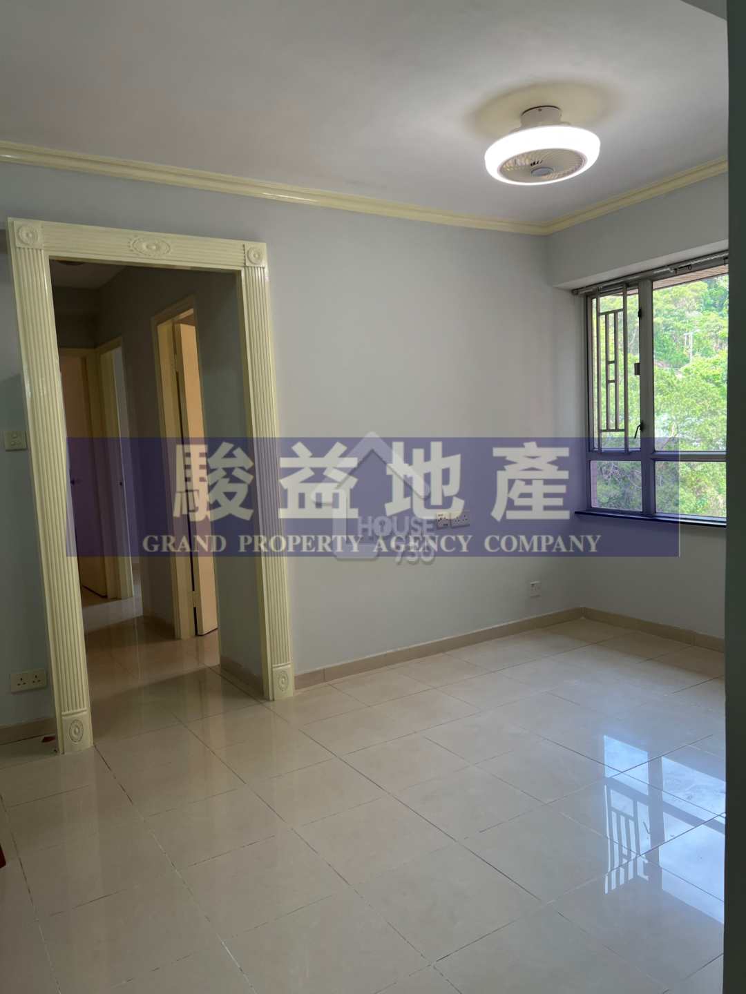 Cheung Sha Wan CRONIN GARDEN Middle Floor Living Room House730-6208670