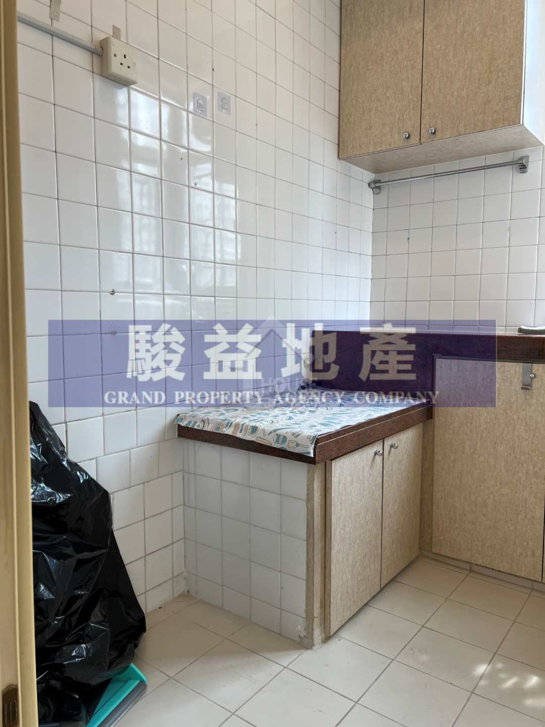 Cheung Sha Wan GARNING COURT Middle Floor Kitchen House730-6444765
