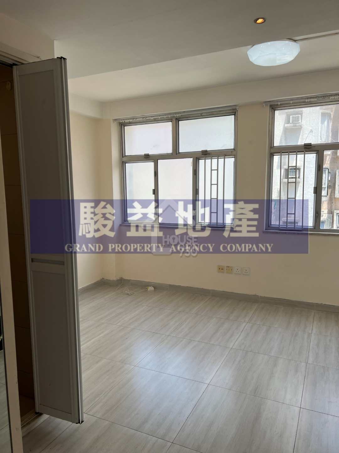Cheung Sha Wan KIN ON BUILDING Upper Floor Living Room House730-6541656