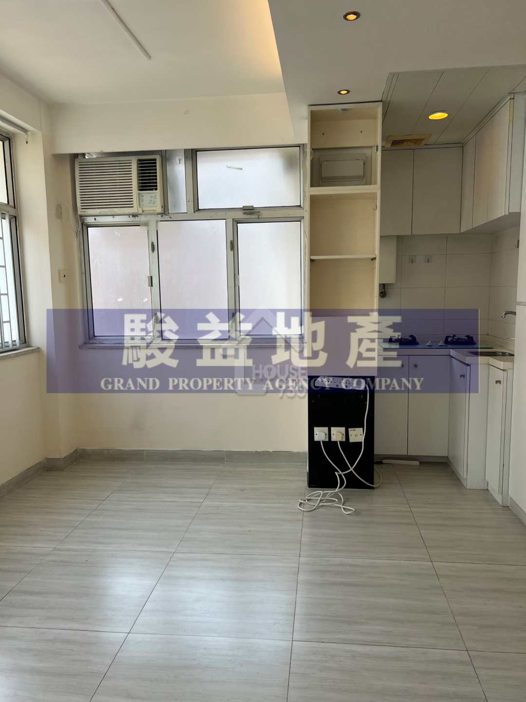 Cheung Sha Wan KIN ON BUILDING Upper Floor Living Room House730-6541656