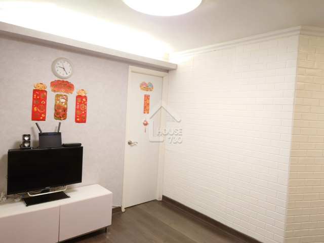 Tuen Mun North KIN SANG ESTATE Upper Floor Living Room House730-6863885