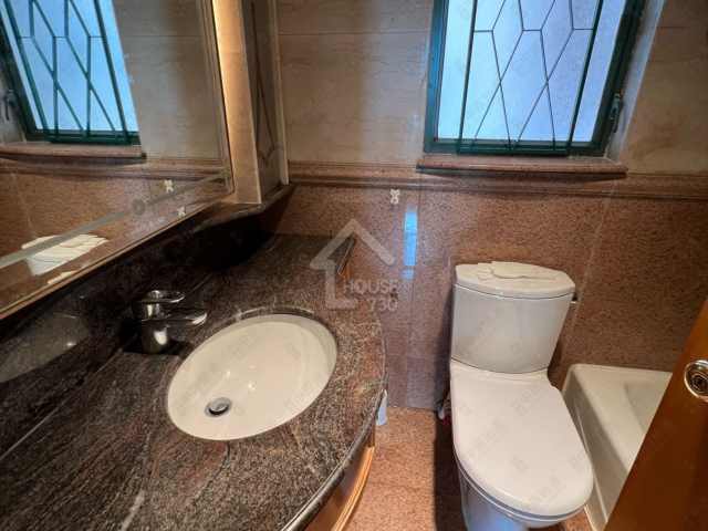 Tuen Mun North CHELSEA HEIGHTS Lower Floor Washroom House730-6864375