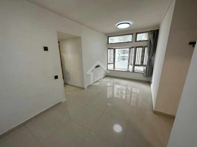 Tsuen Wan Hoi Bun RIVIERA GARDENS Middle Floor Living Room House730-6864635