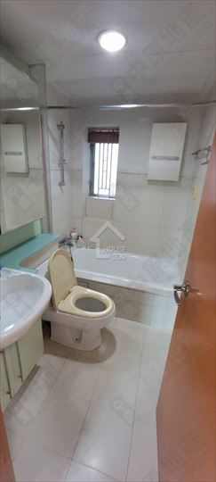 Tung Chung Town Centre COASTAL SKYLINE Middle Floor Master Room’s Washroom House730-7243531
