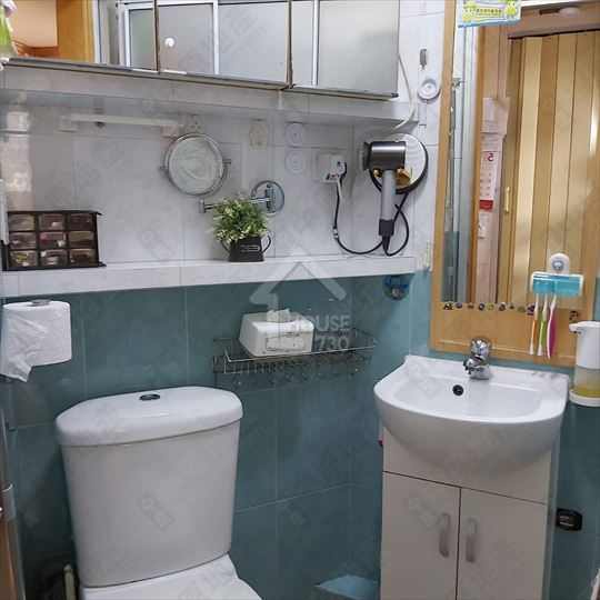 Tai Wo TAI WO ESTATE Upper Floor Master Room’s Washroom House730-7243639