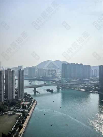 Tsuen Wan West THE PAVILIA BAY Middle Floor Estate/Building Outlook House730-7243365